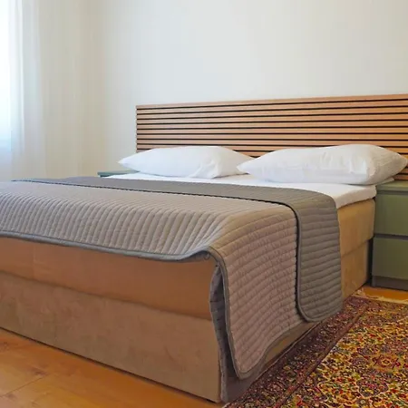 Apartament Sara *